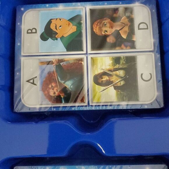 NIB DISNEY PICTOPIA GAME - Picture 6 of 7